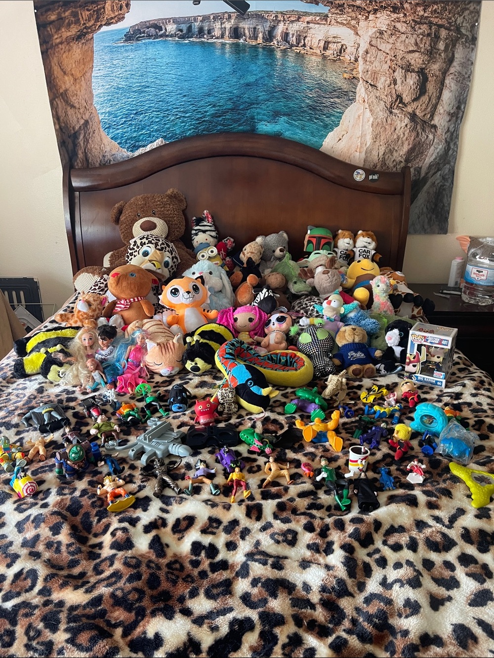 HUGE LOT OF  Stuffed Animals & More. NEW OR LIKE NEW.SUPER PRETTY